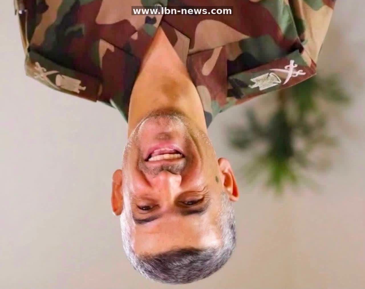 في كربلاء المقدسة، رفع صور القادة الشهداء بعد إزالتها صباحا